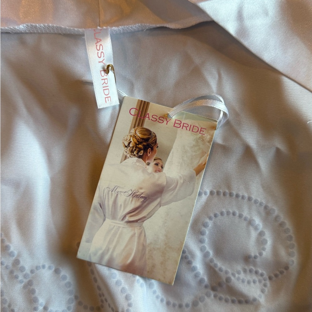 Luxurious White Bride Robe with Tie Belt Intimates Sleepwear - Picture 7 of 7